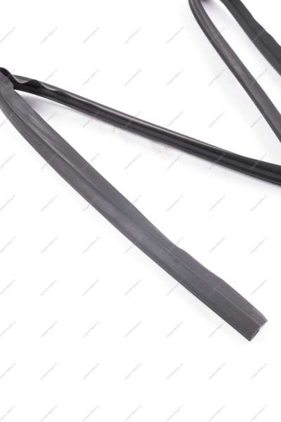 Уплотнитель лобового стекла нижний LADA Largus/Лада Ларгус (БРТ) Lada