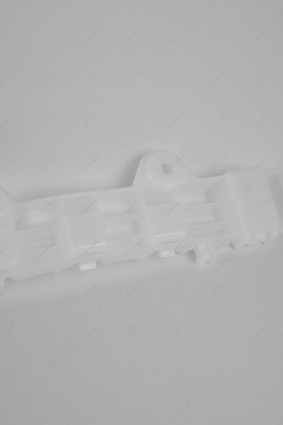 Кронштейн крепления переднего бампера правый ( необходимы заклепки 2шт 7703072424/7705096011) LADA Largus (FL) NEW Lada