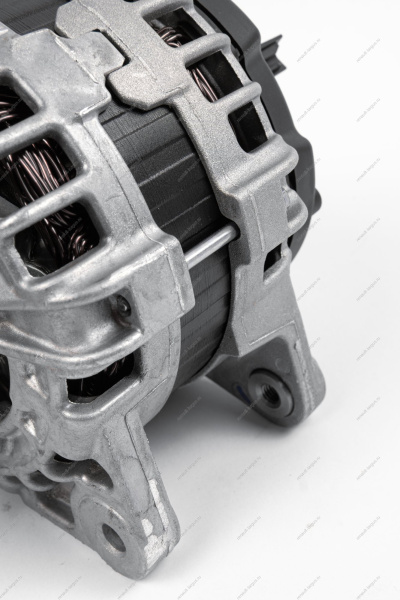 Генератор 150А LADA Vesta (Bosch) Renault