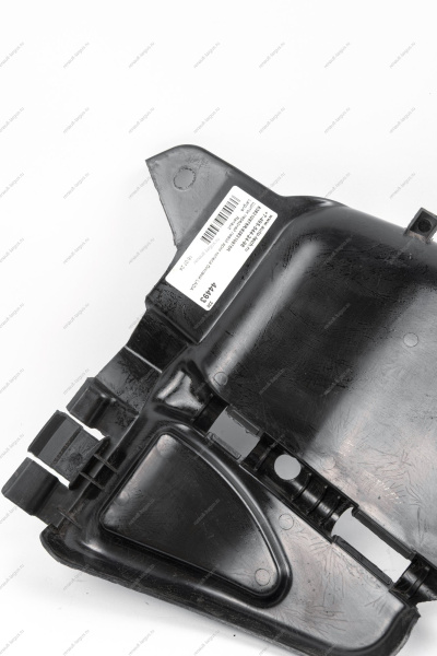 Щиток передней левой арки колеса боковой LADA Largus Renault