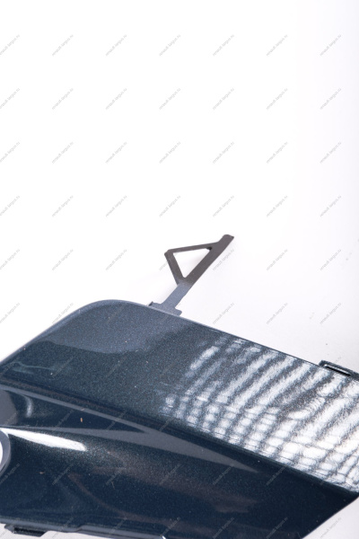 Крышка окна под переднюю буксирную проушину Lada Vesta SW Cross крашенная 492 Блюз (Темно-синий) Lada