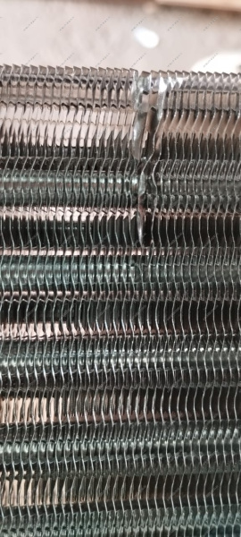 РОЗНИЦА Радиатор новый охлаждения RENAULT Duster 2015-/LADA Vesta/XRAY ( Незначительный загиб ламелей в двух местах) Renault