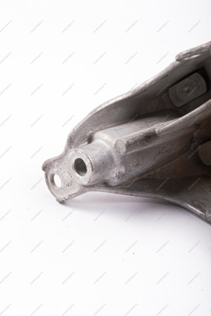 Кронштейн левой опоры подвески двигателя (P4M,P4P-BVM5) LADA XRAY Lada