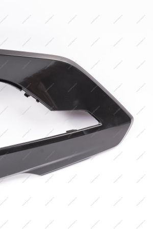 Накладка переднего бампера левая с отверстием под датчик слепой зоны под покраску LADA Vesta SW Cross FL Lada