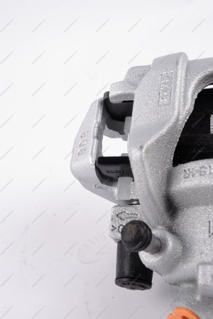 Суппорт передний левый в сборе Renault Logan II, Sandero (суппорт 410118579R +2шт. тормозн. колодки 410602581R) Renault