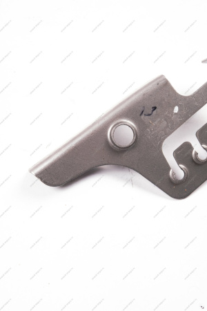 Кронштейн пружины крышки багажника неподвижный левый LADA Vesta АвтоВАЗ