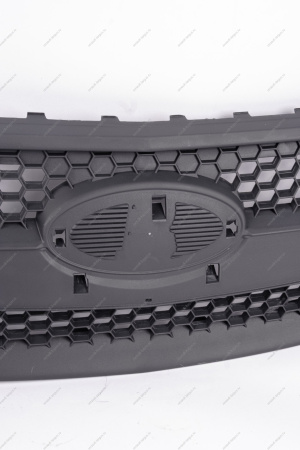 Решетка радиатора переднего бампера LADA Largus верхняя Lada