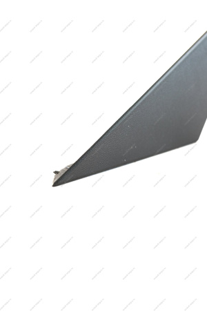 Накладка передней правой двери наружняя (пластик , уголок за зеркалом ) LADA XRAY пластмасс Lada