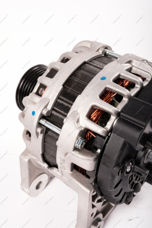 Генератор LADA Largus 90A 14V Renault