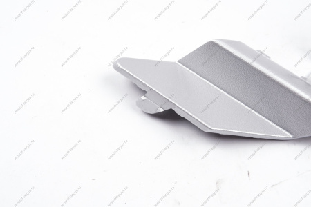 Крышка окна под переднюю буксирную проушину в цвет 691 Платина (Серебристый)LADA Vesta FL Lada