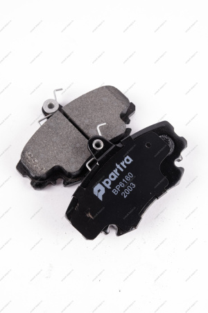 Колодки тормозные передние LADA Largus/Лада Ларгус 8 кл К-Т 1коробка (с усиками) с 4 шт. универсал PARTRA