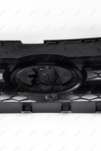 Решетка переднего бампера верхняя LADA Largus (FL) NEW Lada