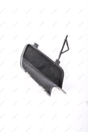 Крышка окна под переднюю буксирную проушину Lada Vesta SW Cross крашенная 691 Платина (серебристый) Lada