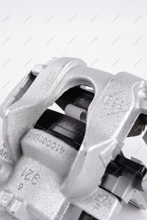 Суппорт тормоза передний левый (+2шт. тормозн. колодки 410602581R) Renault Logan II, Sandero II Renault