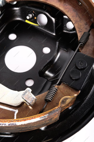 Комплект тормозов задних в сборе ( левый + правый ) LADA Largus Renault