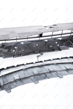 Бампер передний без отверстий под датчики системы парковки в цвет 221 Ледниковый (белый) LADA Vesta FL Lada