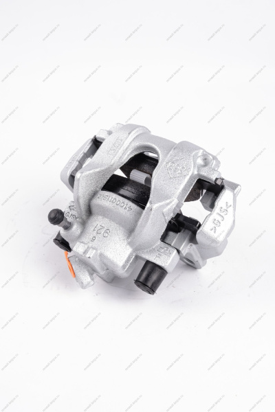 Суппорт тормоза передний левый (+2шт. тормозн. колодки 410602581R) Renault Logan II, Sandero II Renault