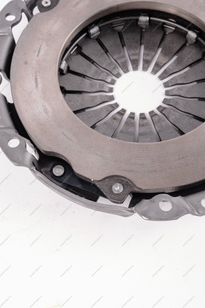 Комплект сцепления Lada Largus КПП-BVI5 дв P3M,P4M( без выжим. подшипника) LUK