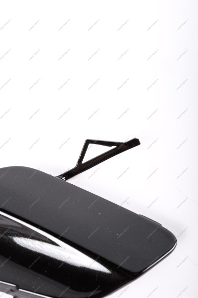 Крышка окна под переднюю буксирную проушину Lada Vesta SW Cross крашенная 676 Черная жемчужина (черный) Lada