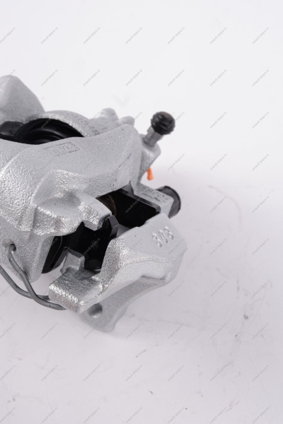 Суппорт передний левый в сборе Renault Logan II, Sandero (суппорт 410118579R +2шт. тормозн. колодки 410602581R) Renault