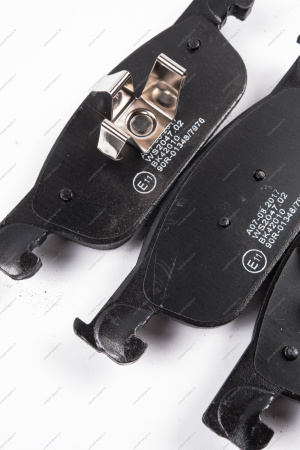 Колодки LADA XRAY переднего тормоза к-т BRECKNER