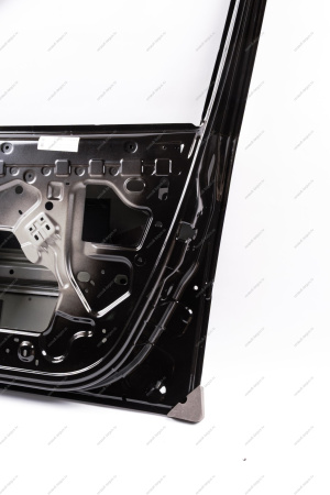 Дверь передняя правая (c отв. под молдинг ,без отверстия под личинку) в цвет 676 LADA Largus (FL) NEW Lada