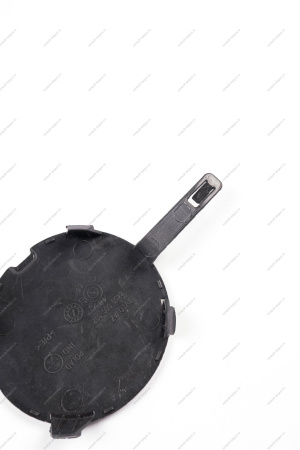 Заглушка окна переднего бампера LADA Largus/Лада Ларгус под буксир. крюк.191 крашеная Lada