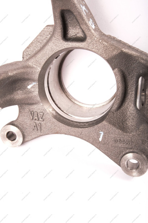 Кулак поворотный правый Renault