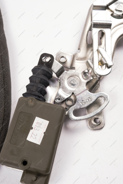 Привод LADA Largus окрывания левой+правой двери задка с тросиками к-т Lada