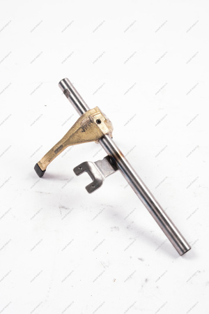 Шток переключения 1-2-ой передачи с вилкой в сборе КПП-JR5 LADA Largus Renault