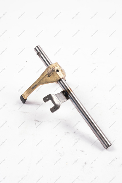 Шток переключения 1-2-ой передачи с вилкой в сборе КПП-JR5 LADA Largus Renault