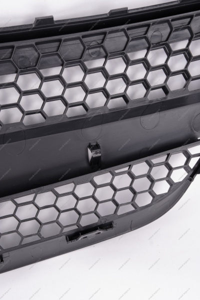 Решетка радиатора переднего бампера LADA Largus верхняя Lada