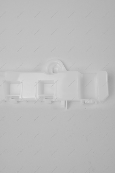 Кронштейн крепления переднего бампера левый (необходимы заклепки 2шт 7703072424/7705096011 LADA Largus (FL) NEW Lada