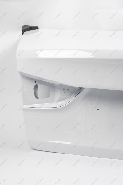 Крышка багажника в цвет 221 Ледниковый (белый) LADA Vesta NG (седан) Lada