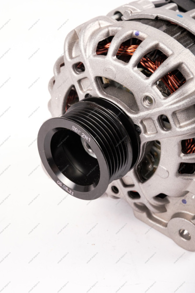 Генератор LADA Largus 90A 14V Renault