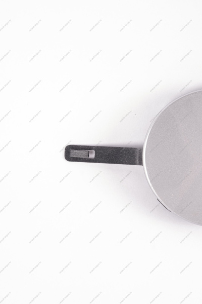 Заглушка окна переднего бампера LADA Largus/Лада Ларгус под буксир. крюк.691 крашеная Lada