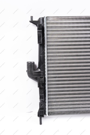 Радиатор охлаждения RENAULT Logan/ LADA Largus под авто с кондиц. после 03.2008 8кл Luzar