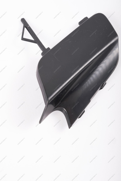 Крышка окна под переднюю буксирную проушину Lada Vesta SW Cross Lada