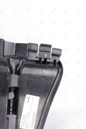 Щиток передней правой арки колеса боковой LADA Largus Renault