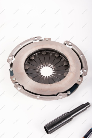 Диск сцепления ведомый+нажимной LADA XRAY/Vesta без выжимн подш. КПП-JR5 к-т HOLA