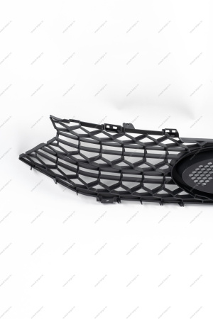 Решетка переднего бампера верхняя LADA Vesta FL Lada