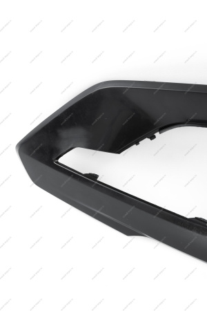 Накладка переднего бампера правая без отвер. под датчик слепой зоны (под покраску) LADA Vesta SW Cross FL Lada