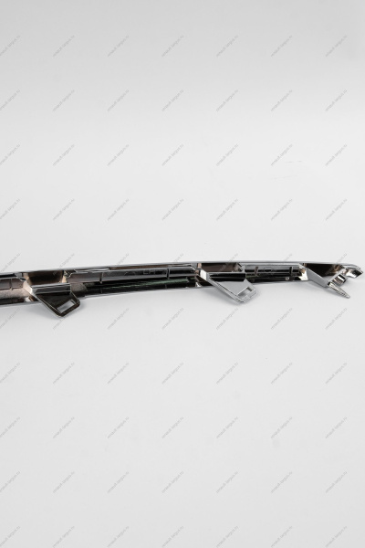 Молдинг переднего бампера верхний левый Lada Vesta SW Cross Lada