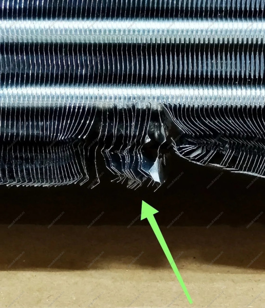 УЦЕНКА Радиатор новый охлаждения RENAULT Duster 2015- 214106179R ( Грубый загиб в нижней части ) Renault