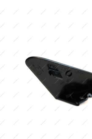 Накладка передней правой двери наружняя (пластик , уголок за зеркалом ) LADA XRAY пластмасс Lada