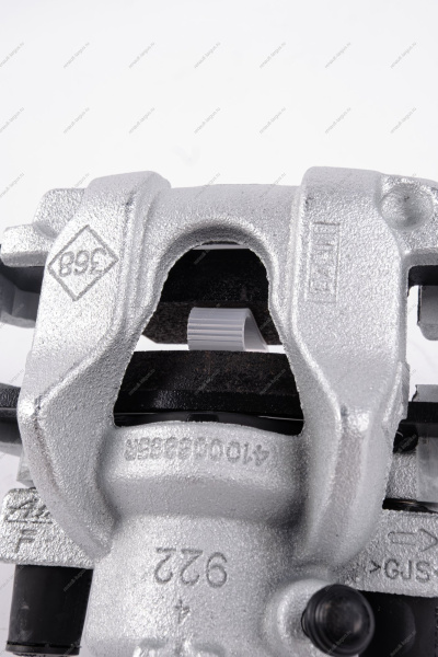 Суппорт передний правый (+2шт. тормозн. колодки 410602581R) Renault Logan II, Sandero II Renault