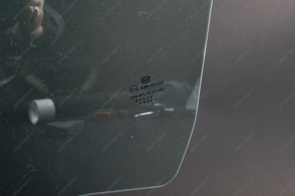 Стекло LADA Largus двери переднее левое Tinted тонир (AGC) Lada