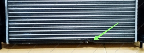 УЦЕНКА Радиатор новый охлаждения RENAULT Duster 2015- 214106179R ( Грубый загиб в нижней части ) Renault