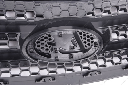 Решетка переднего бампера верхняя нов/ обр. Largus Cross Lada