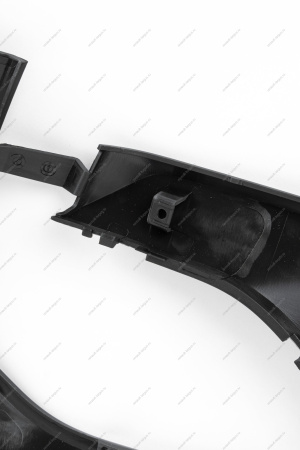 Накладка переднего бампера правая без отвер. под датчик слепой зоны (под покраску) LADA Vesta SW Cross FL Lada